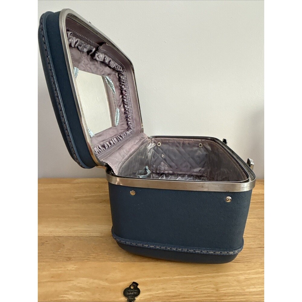 Vintage American Tourister Case With Key Blue Train Carry On Tri Taper - Picture 10 of 13